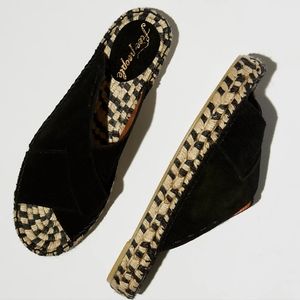 **SOLD** (NWT/Box) FREE PEOPLE Tuscan Espadrilles (Black)